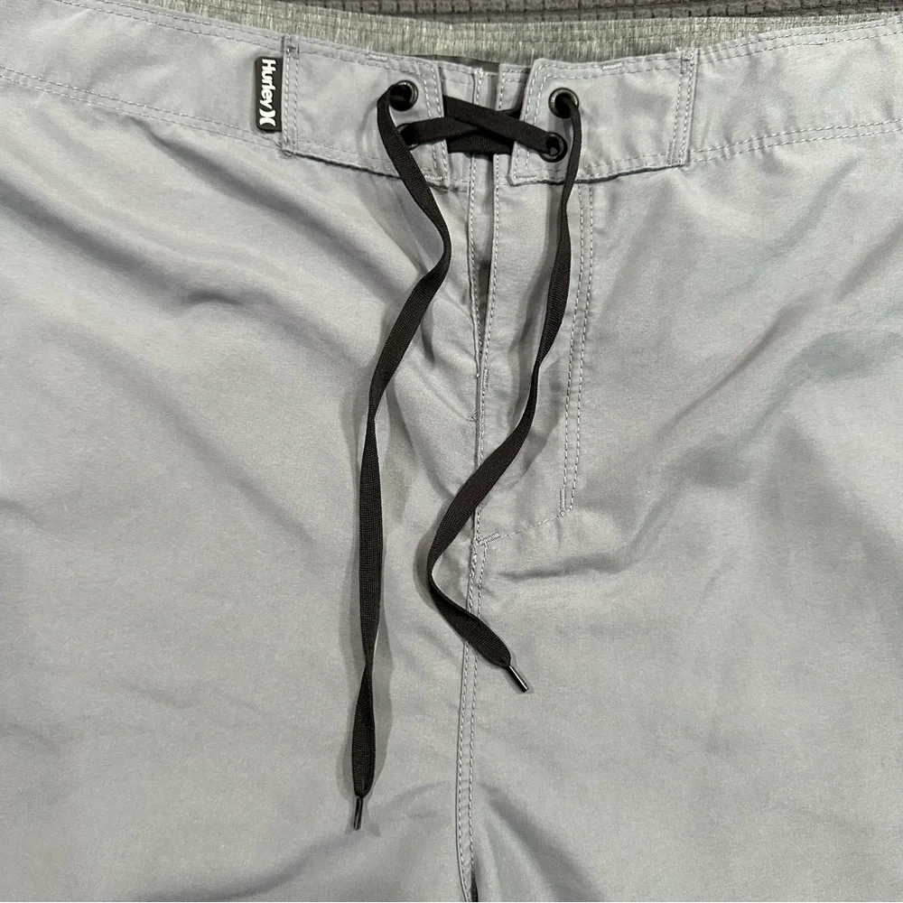 Hurley Gray Board Shorts Mens 38 Surf Swim Trunks Drawstring Beach Shorts - Picture 3 of 8